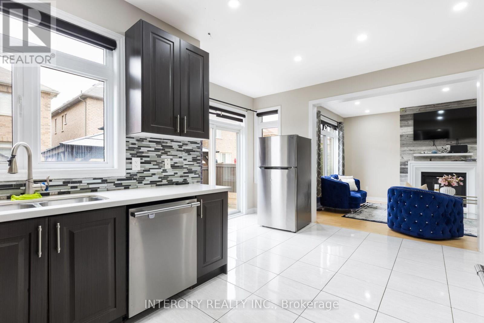 Photo 21 of 20 Russell Creek Drive, Brampton ON