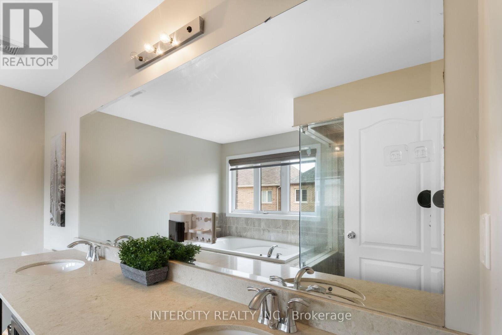 Photo 29 of 20 Russell Creek Drive, Brampton ON