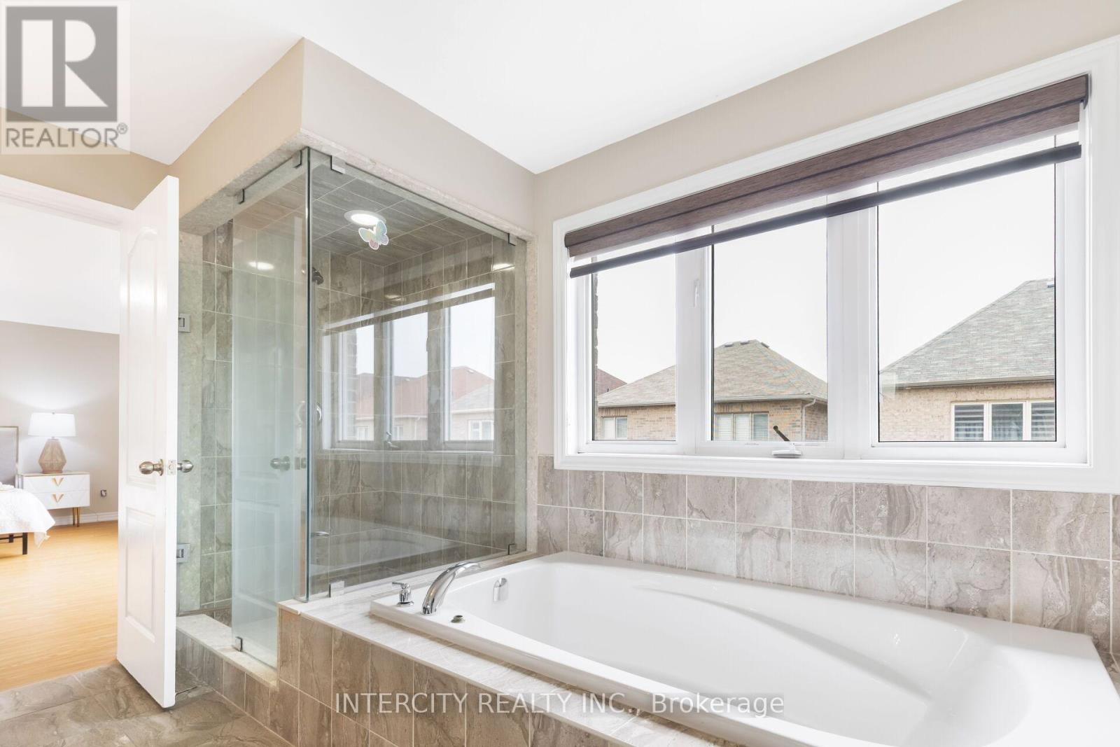 Photo 30 of 20 Russell Creek Drive, Brampton ON