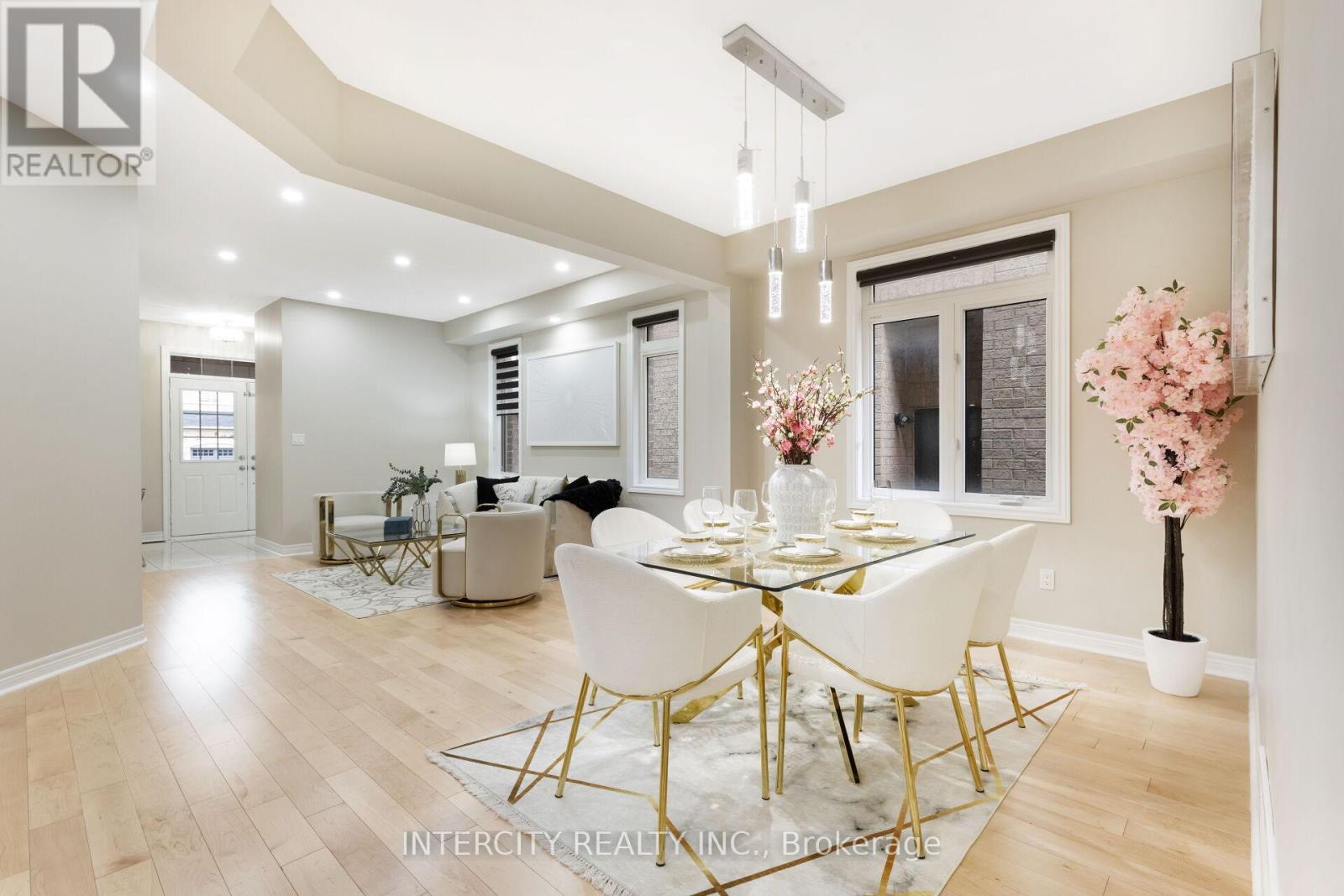 Photo 8 of 20 Russell Creek Drive, Brampton ON