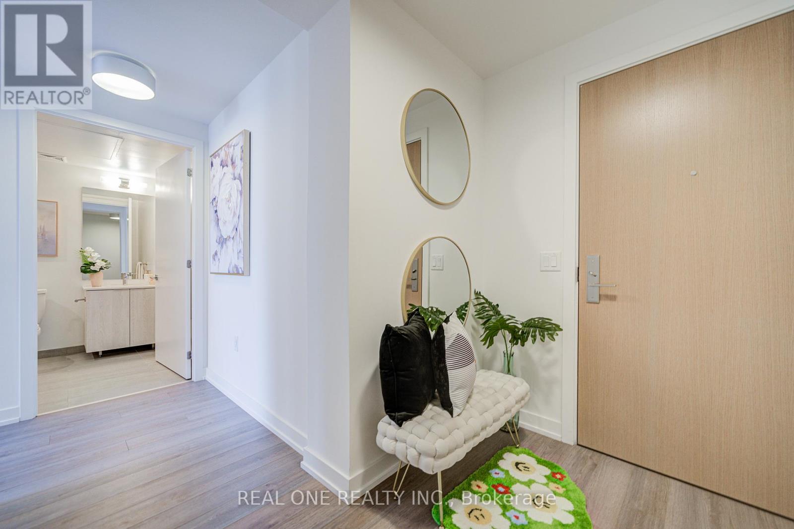 Photo 4 of 2803 357 King Street W, Toronto ON