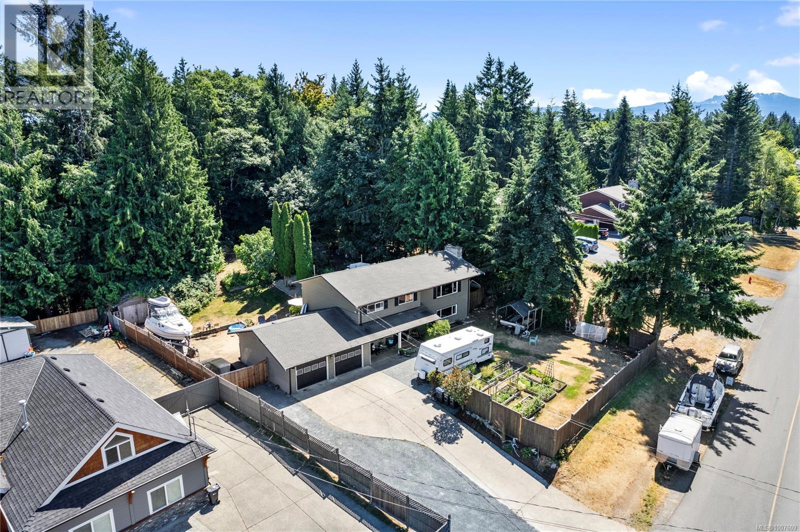 Photo 3 of 1526 Sunrise Dr, Parksville BC