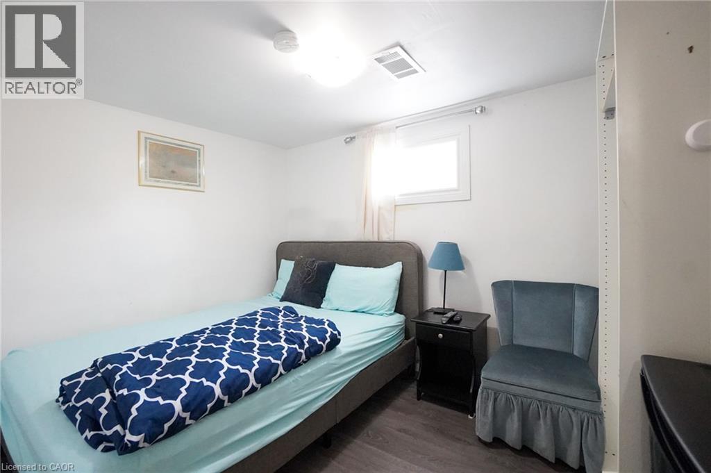 Photo 3 of 29 Cameo Avenue, Hamilton ON