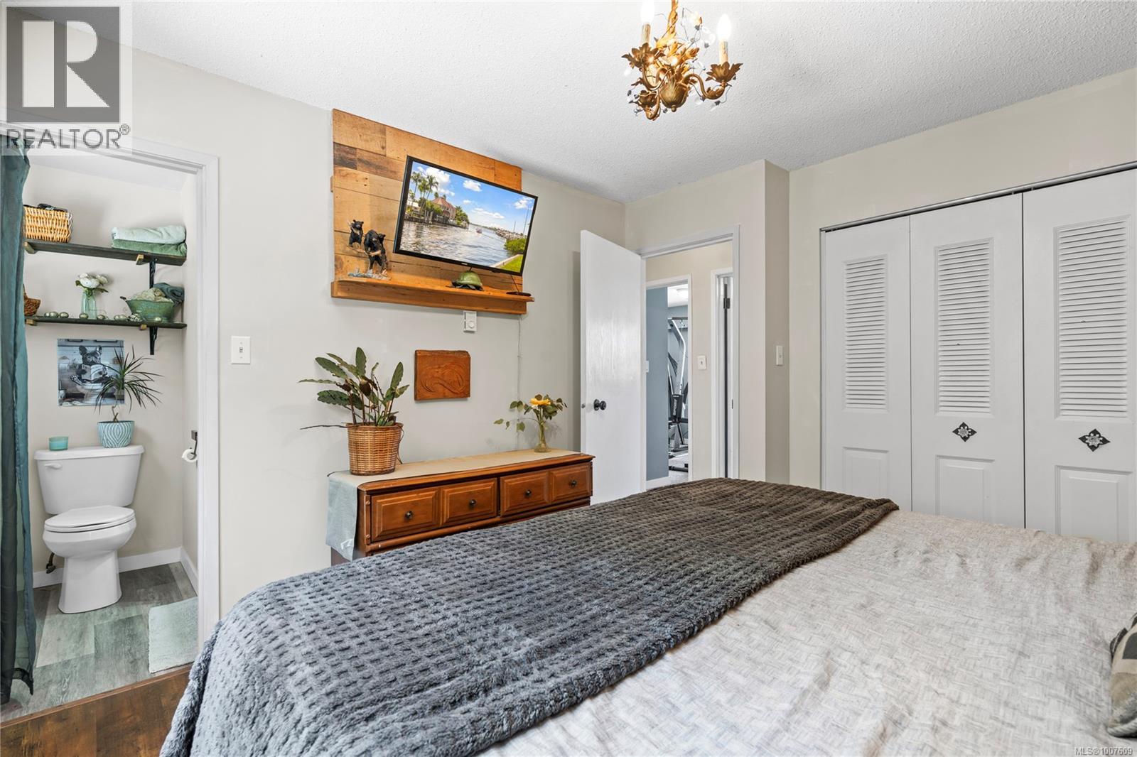 Photo 13 of 1526 Sunrise Dr, Parksville BC