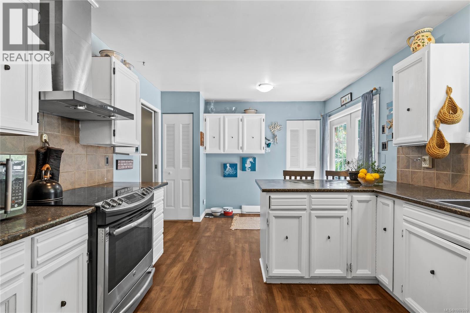 Photo 9 of 1526 Sunrise Dr, Parksville BC