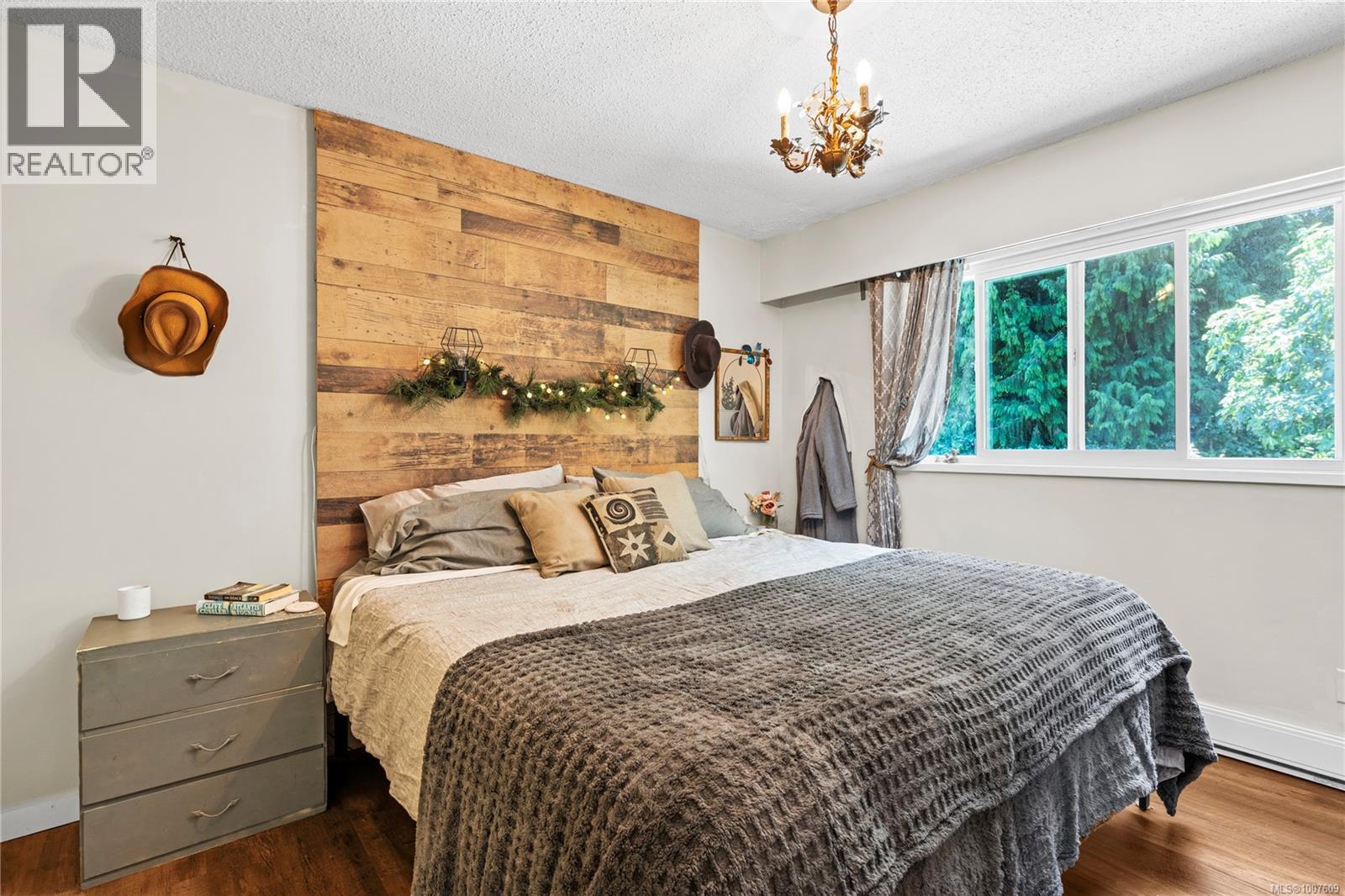 Photo 12 of 1526 Sunrise Dr, Parksville BC