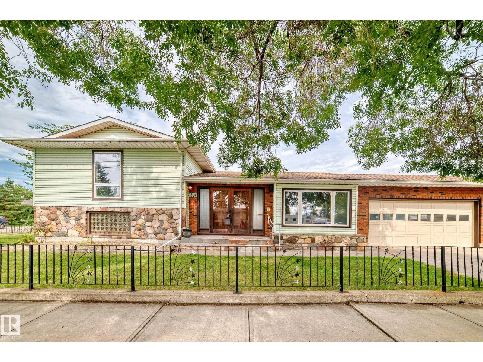 Photo 3 of 13316 129 Av S Nw, Edmonton AB