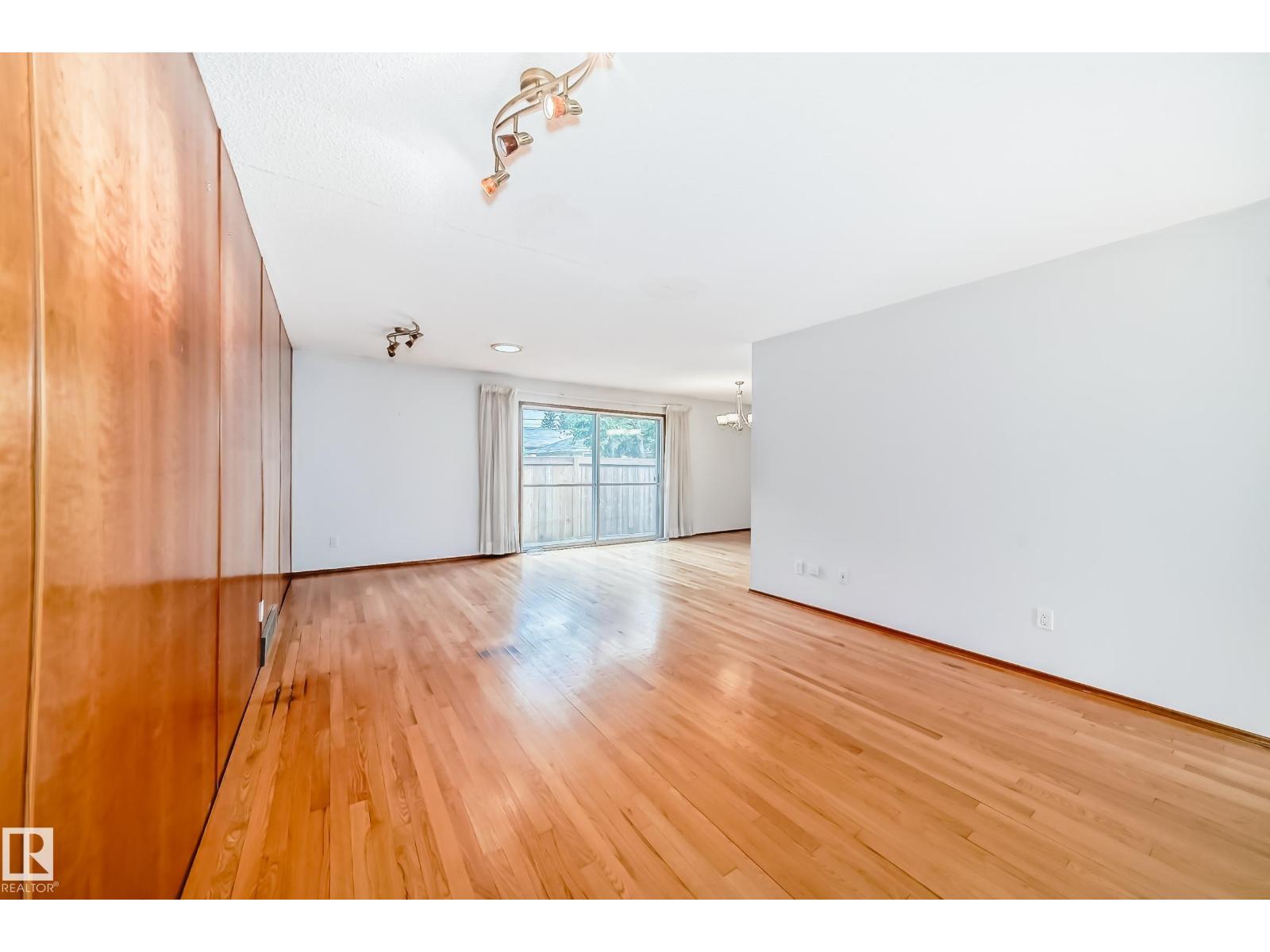 Photo 9 of 13316 129 Av S Nw, Edmonton AB