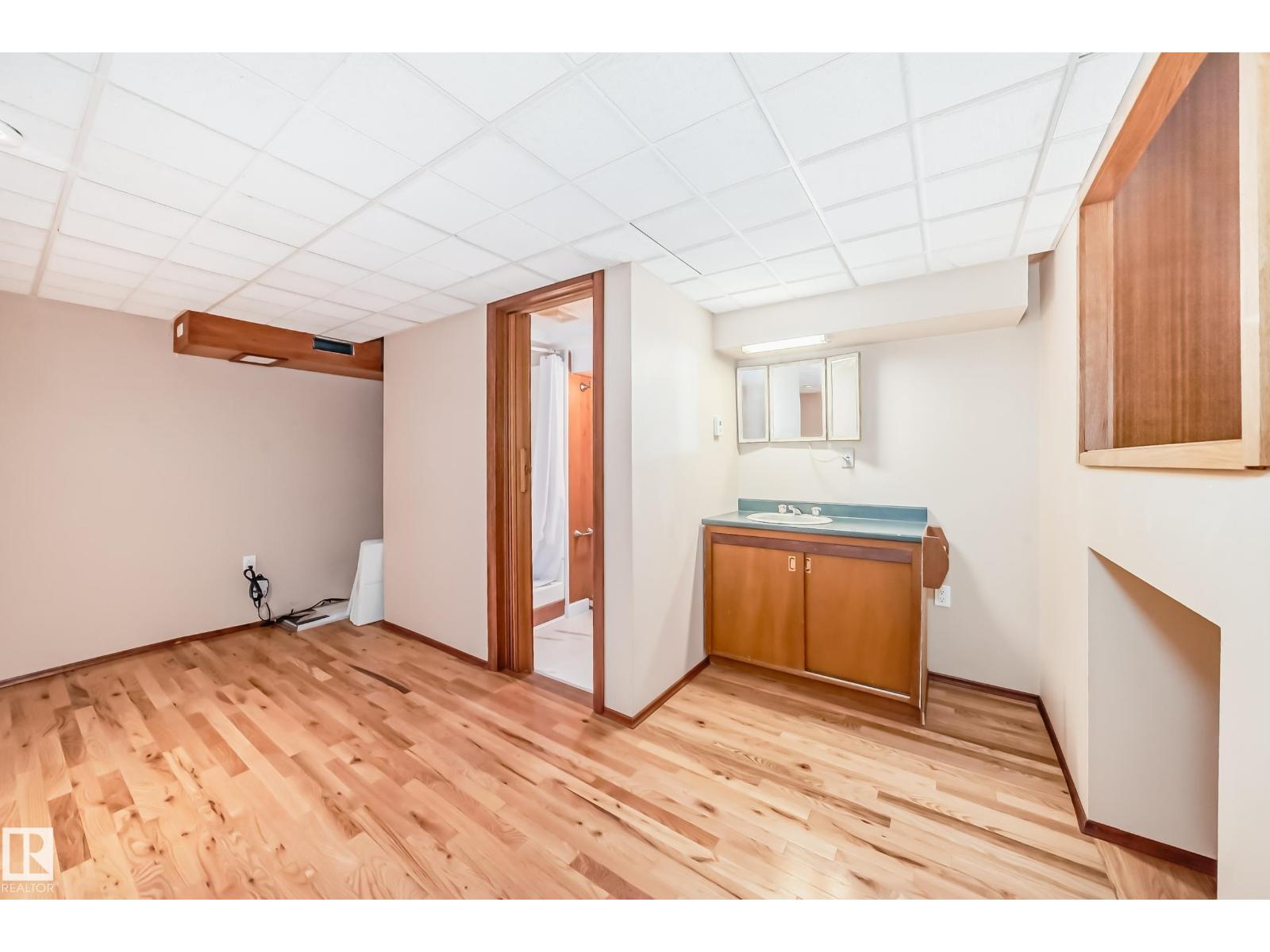 Photo 41 of 13316 129 Av S Nw, Edmonton AB