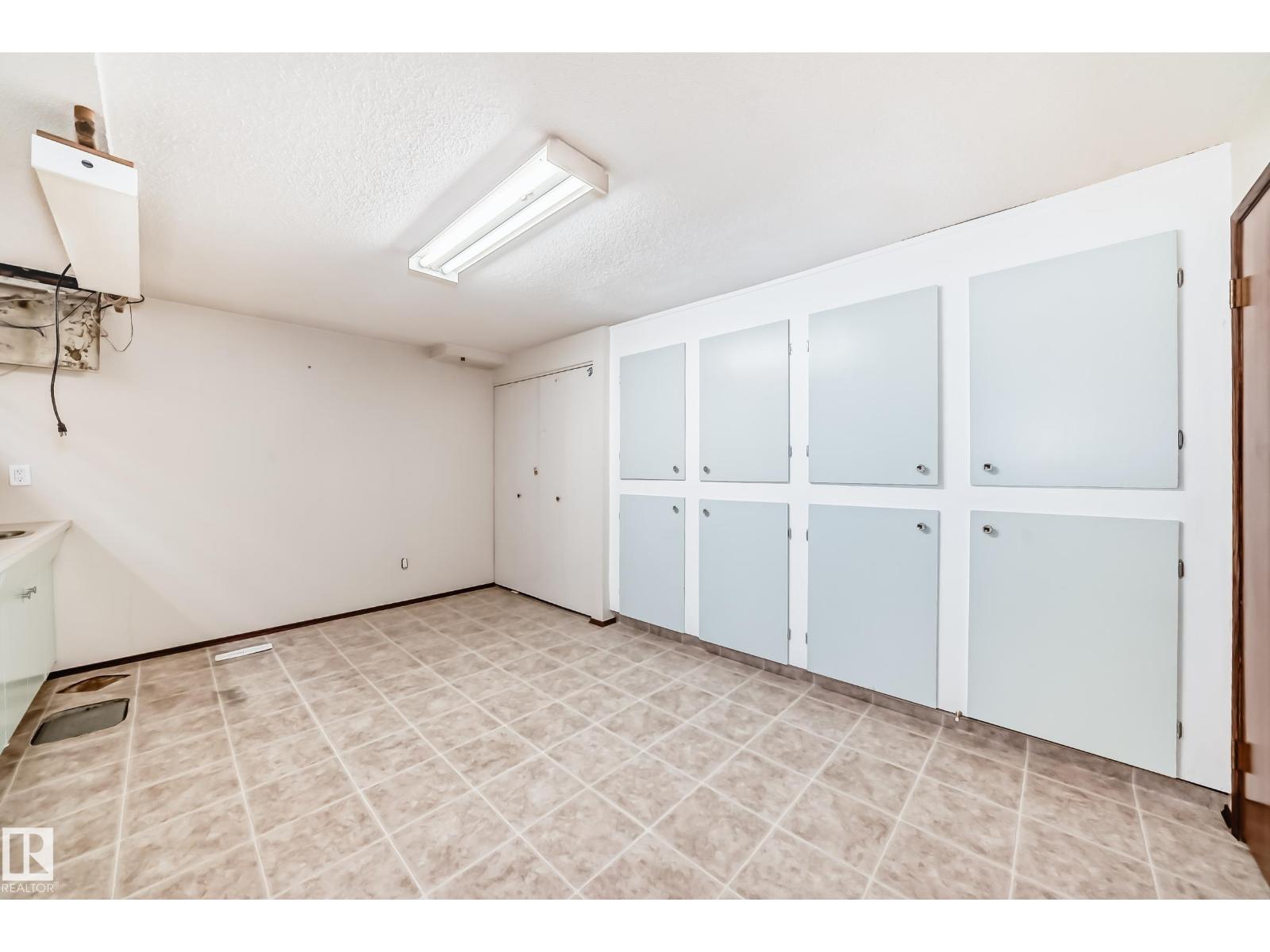 Photo 13 of 13316 129 Av S Nw, Edmonton AB