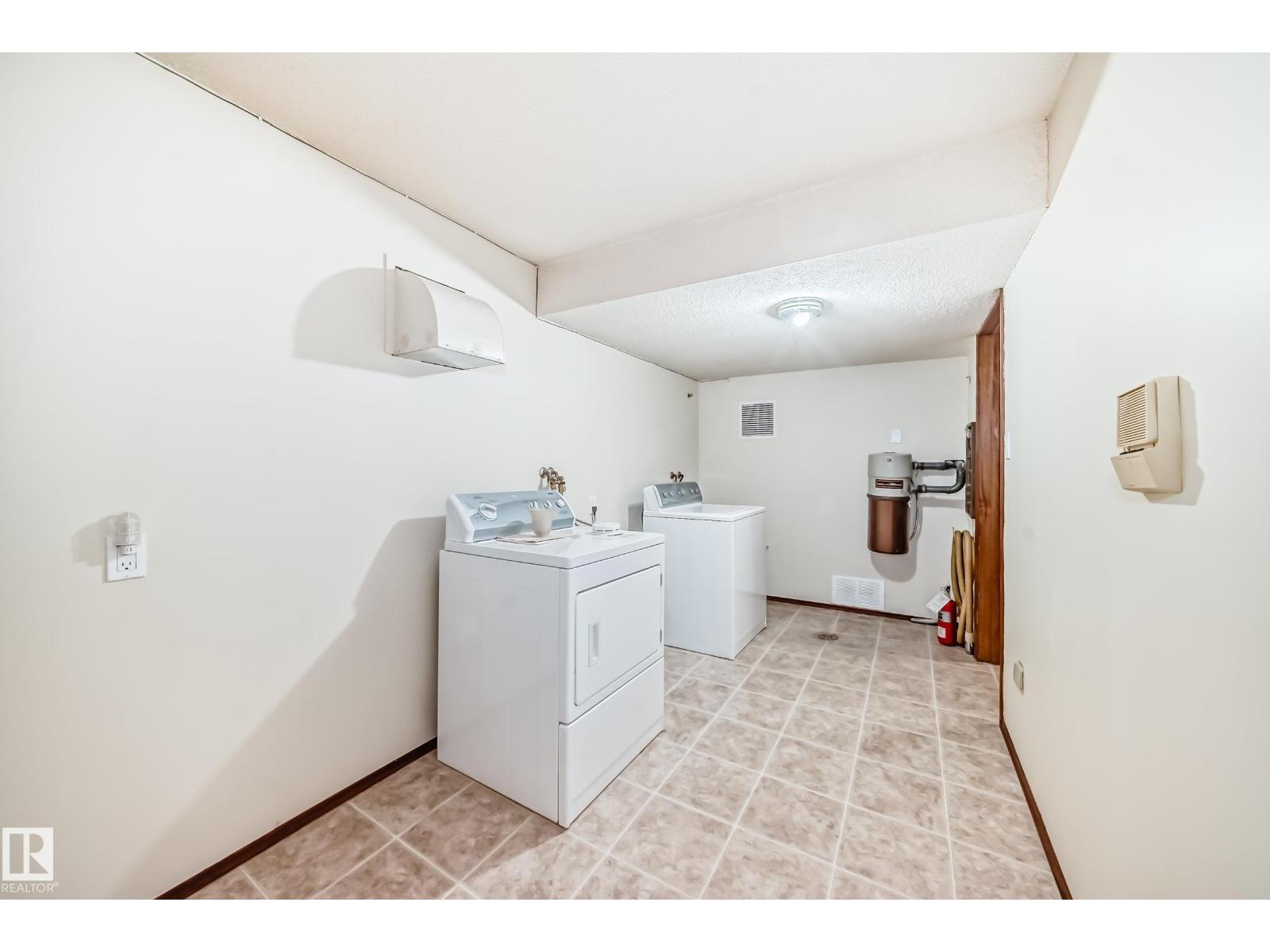 Photo 16 of 13316 129 Av S Nw, Edmonton AB