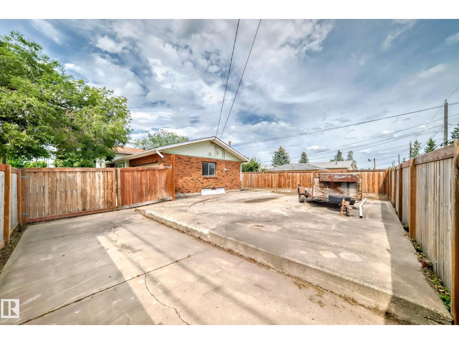 Photo 33 of 13316 129 Av S Nw, Edmonton AB