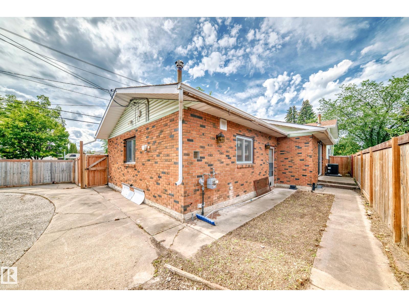 Photo 18 of 13316 129 Av S Nw, Edmonton AB