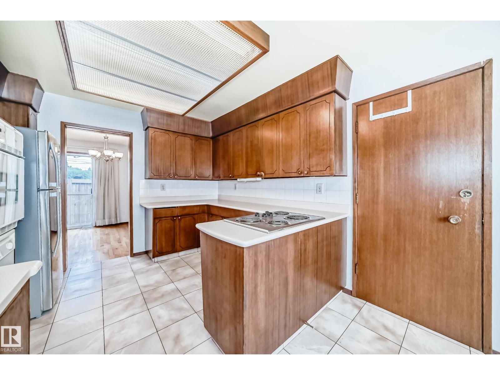 Photo 7 of 13316 129 Av S Nw, Edmonton AB