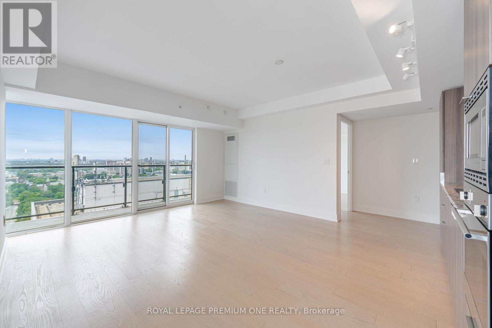 Photo 4 of 2607 955 Bay Street, Toronto ON