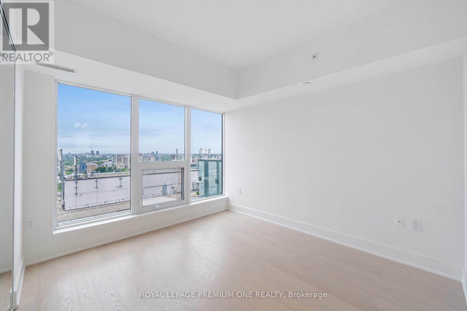 Photo 2 of 2607 955 Bay Street, Toronto ON