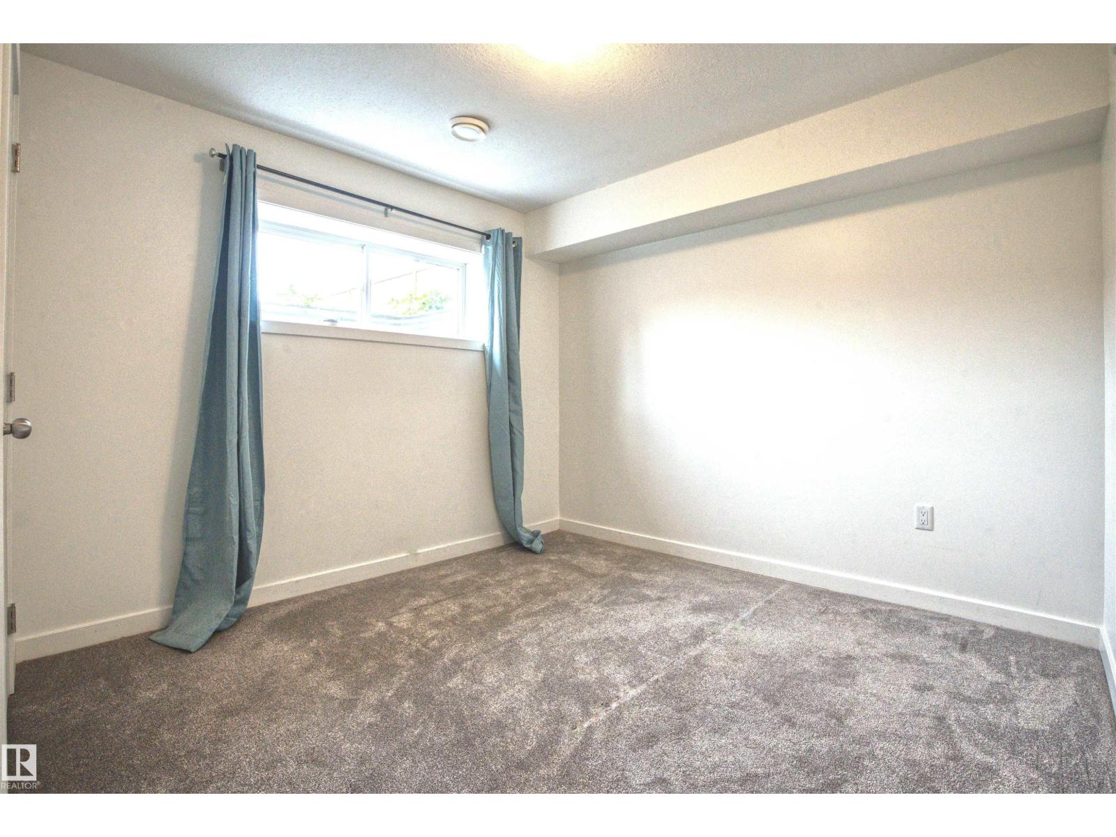 Photo 2 of 3327 Parker Lo Sw, Edmonton AB