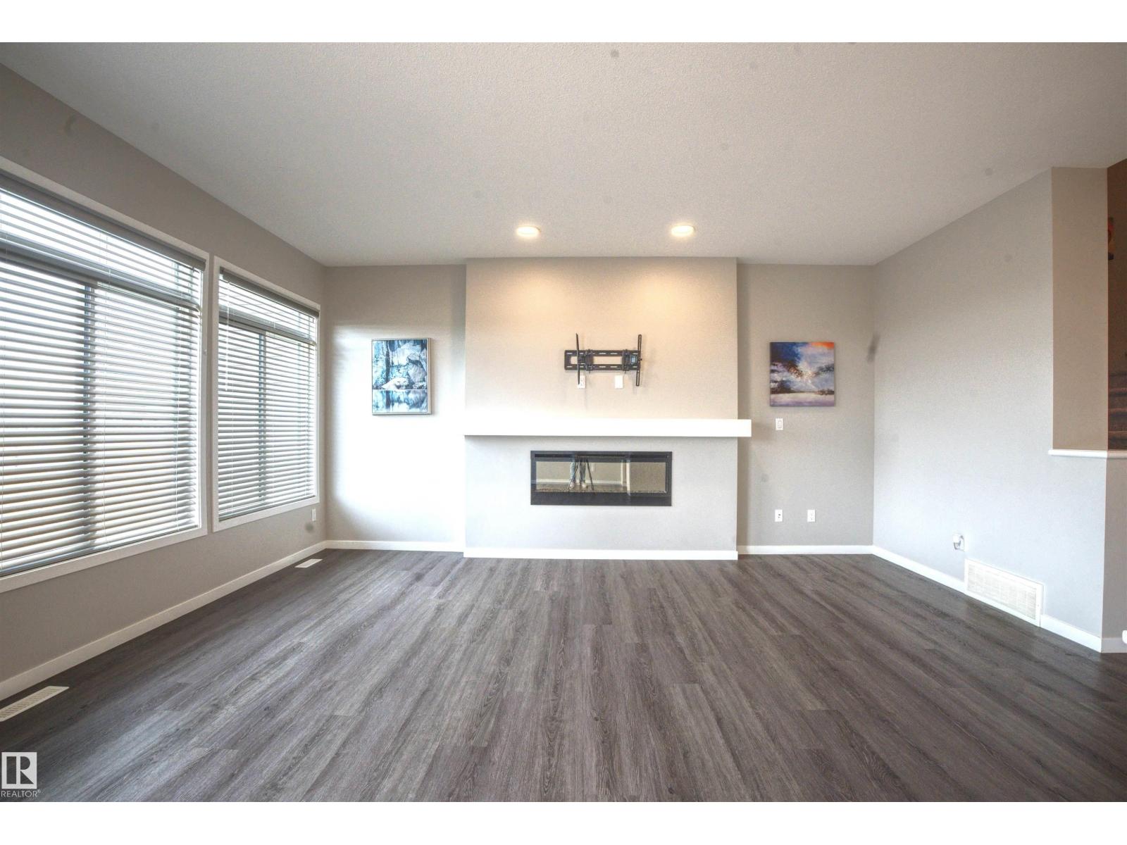 Photo 3 of 3327 Parker Lo Sw, Edmonton AB