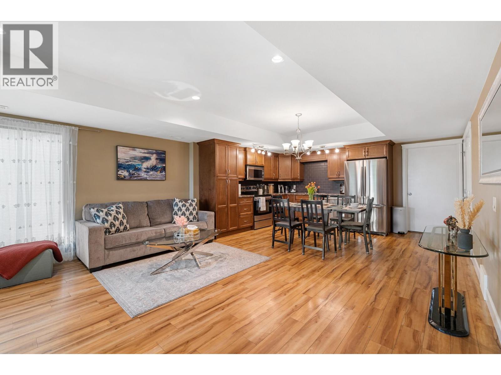 Photo 3 of 374 Trumpeter Court, Kelowna BC