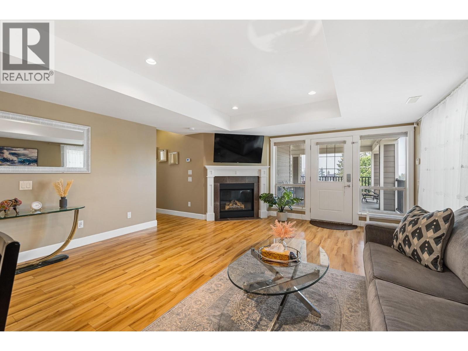 Photo 10 of 374 Trumpeter Court, Kelowna BC
