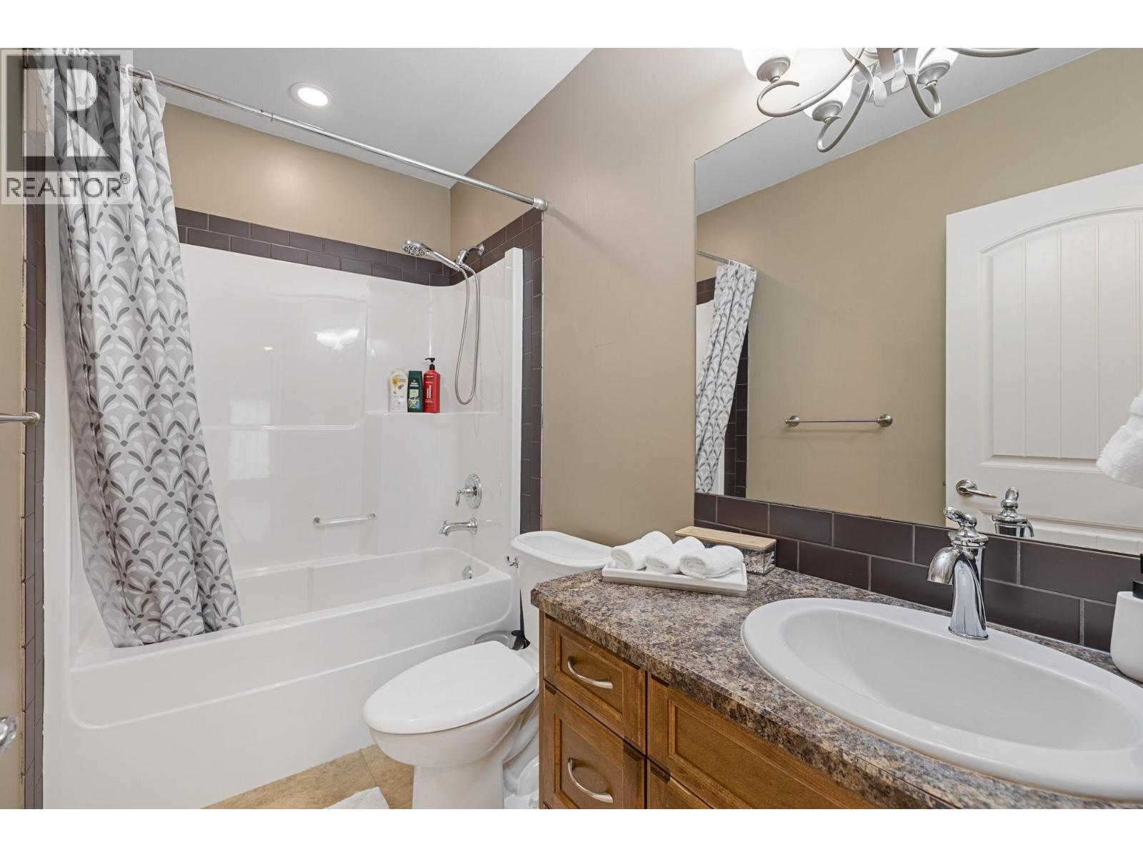 Photo 6 of 374 Trumpeter Court, Kelowna BC