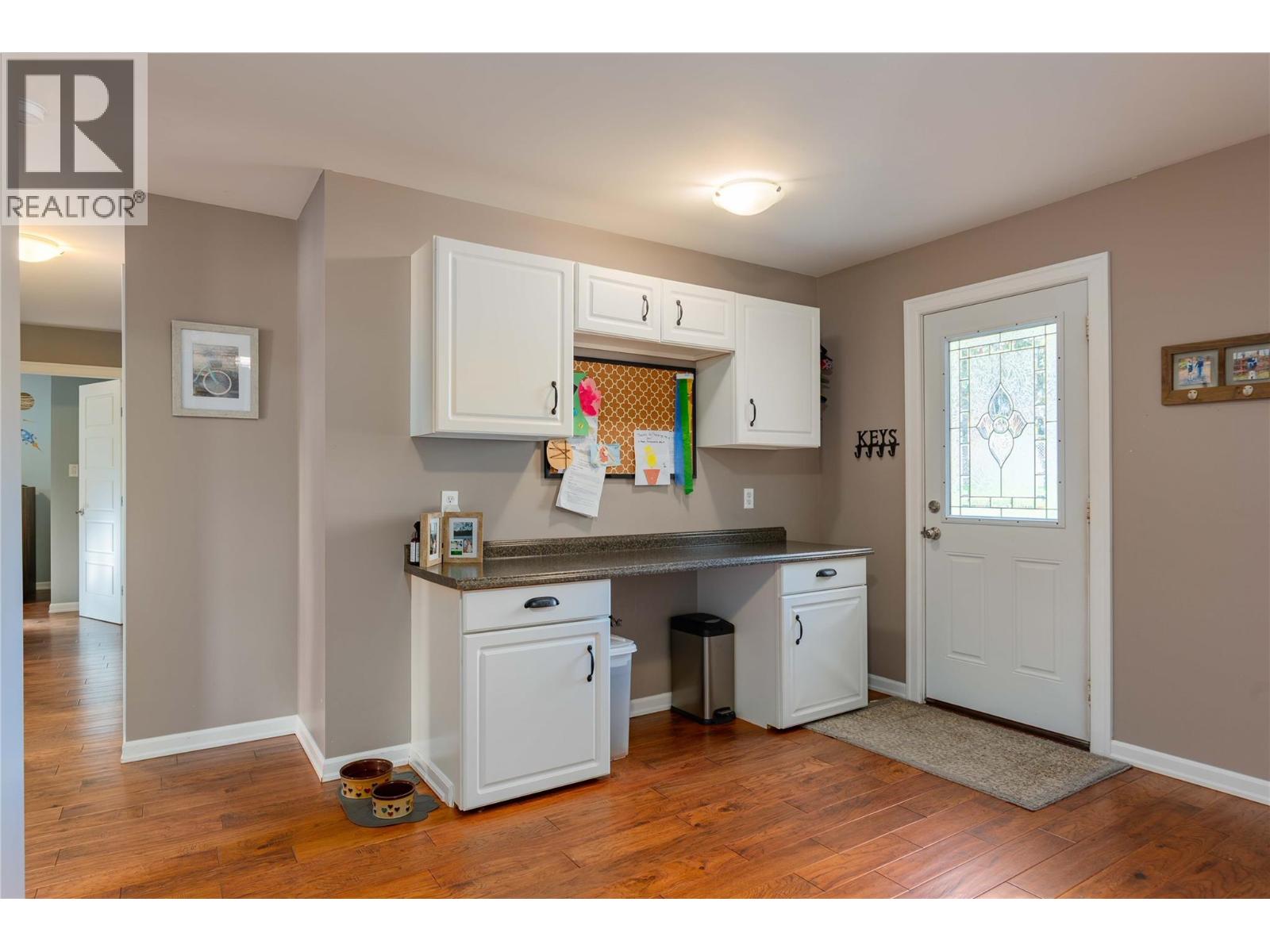 Photo 20 of 425 8th Avenue, Montrose BC