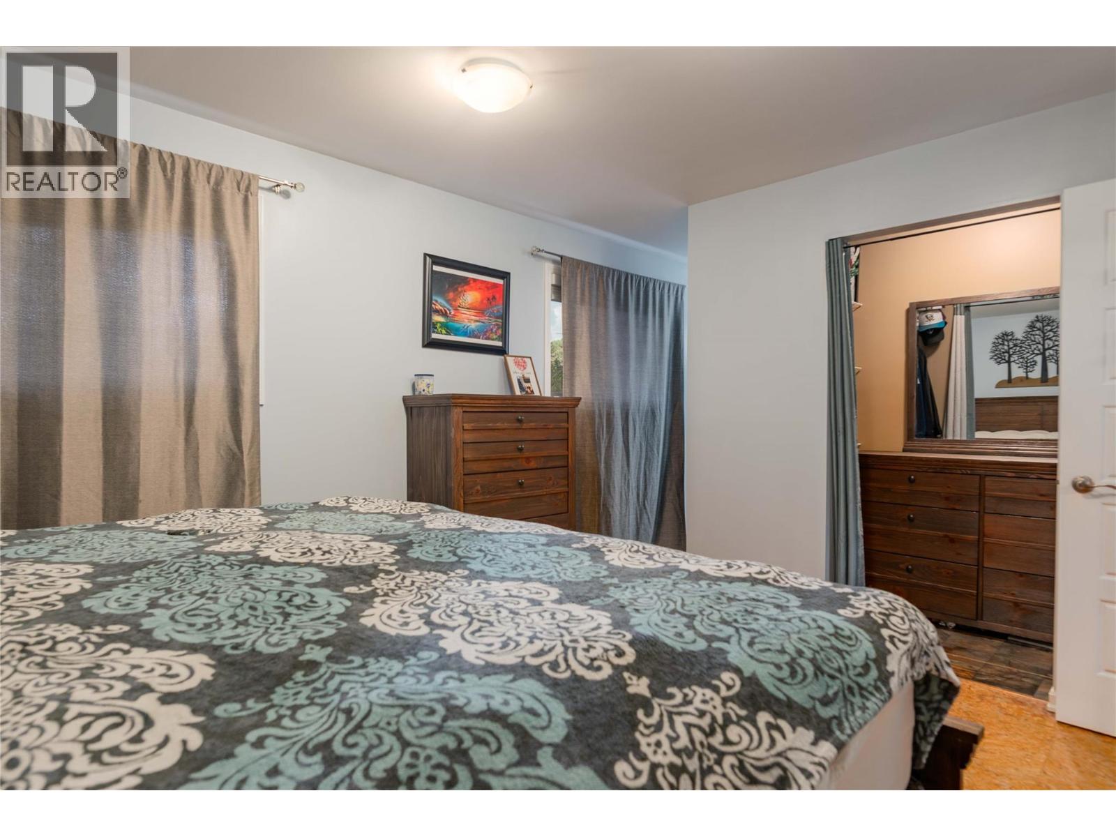 Photo 53 of 425 8th Avenue, Montrose BC