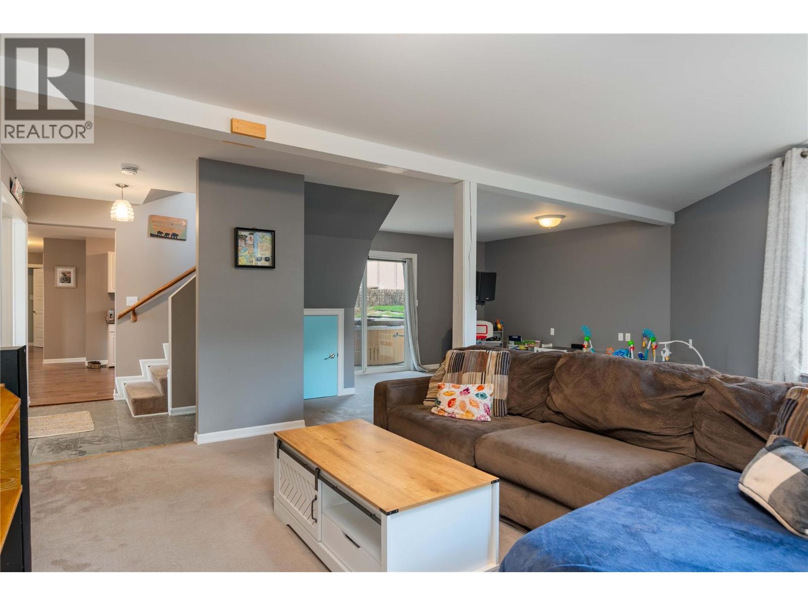 Photo 10 of 425 8th Avenue, Montrose BC