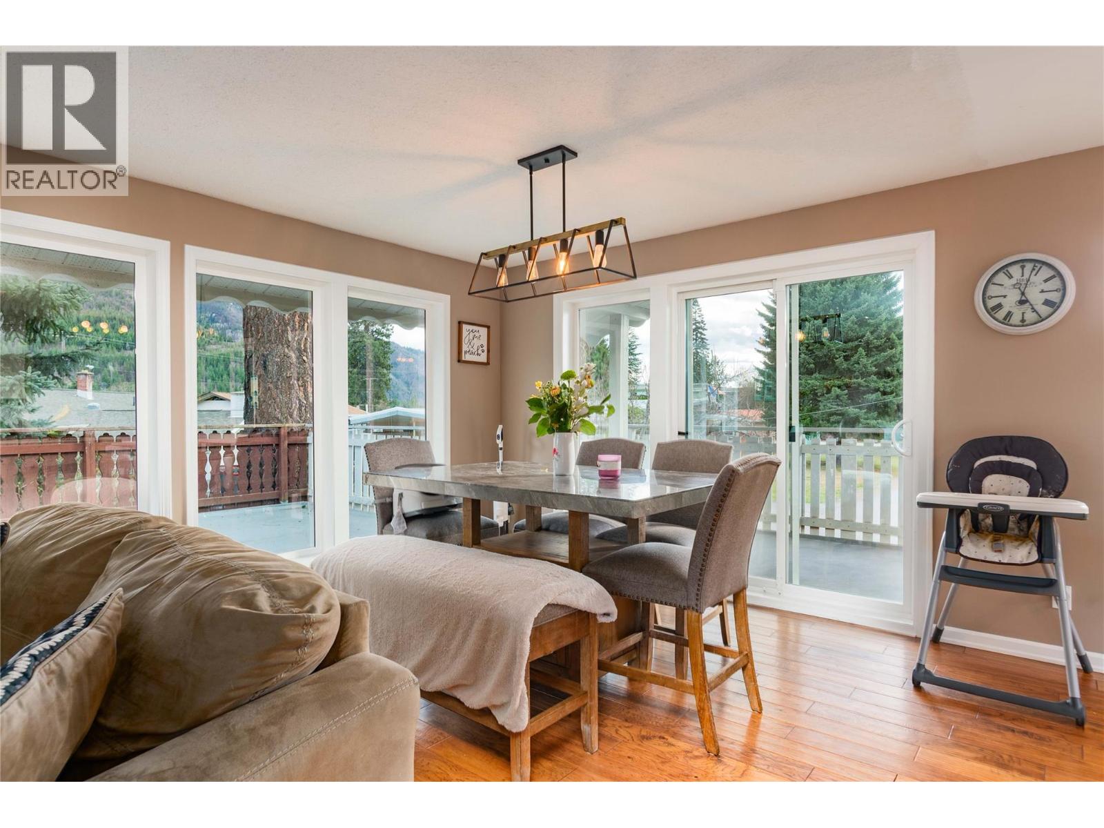 Photo 44 of 425 8th Avenue, Montrose BC