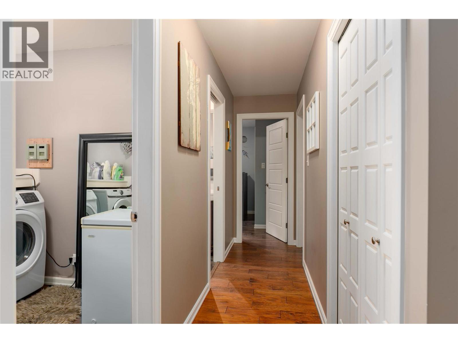 Photo 6 of 425 8th Avenue, Montrose BC