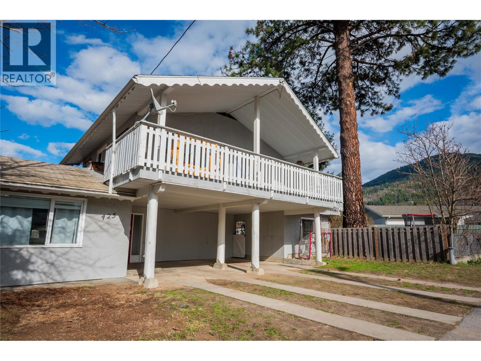 Photo 16 of 425 8th Avenue, Montrose BC