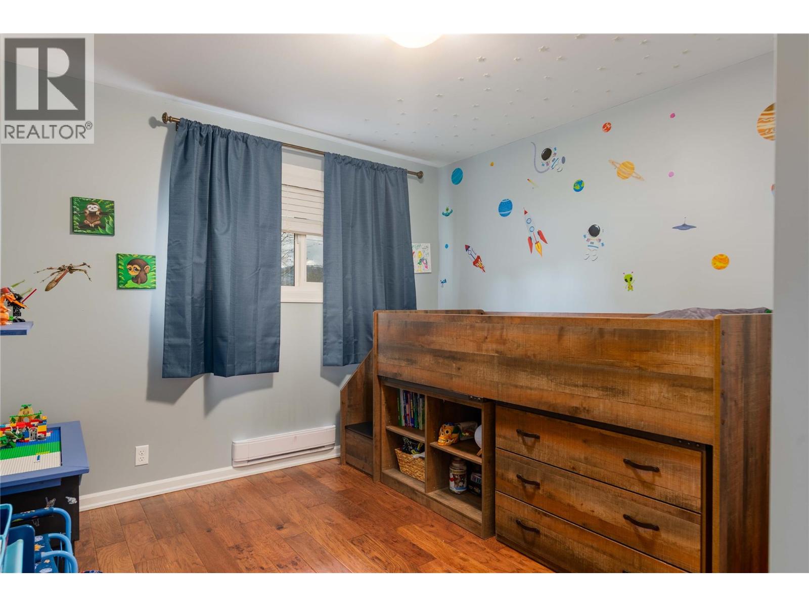 Photo 12 of 425 8th Avenue, Montrose BC