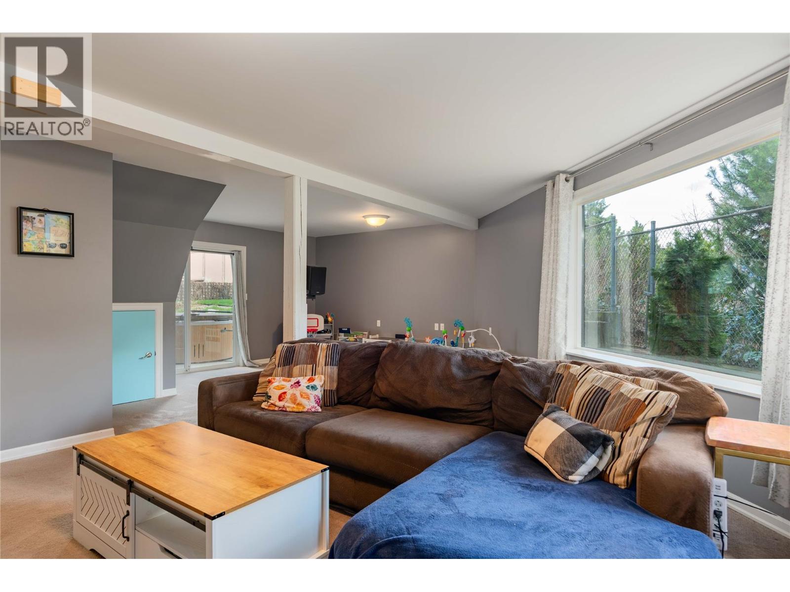 Photo 42 of 425 8th Avenue, Montrose BC