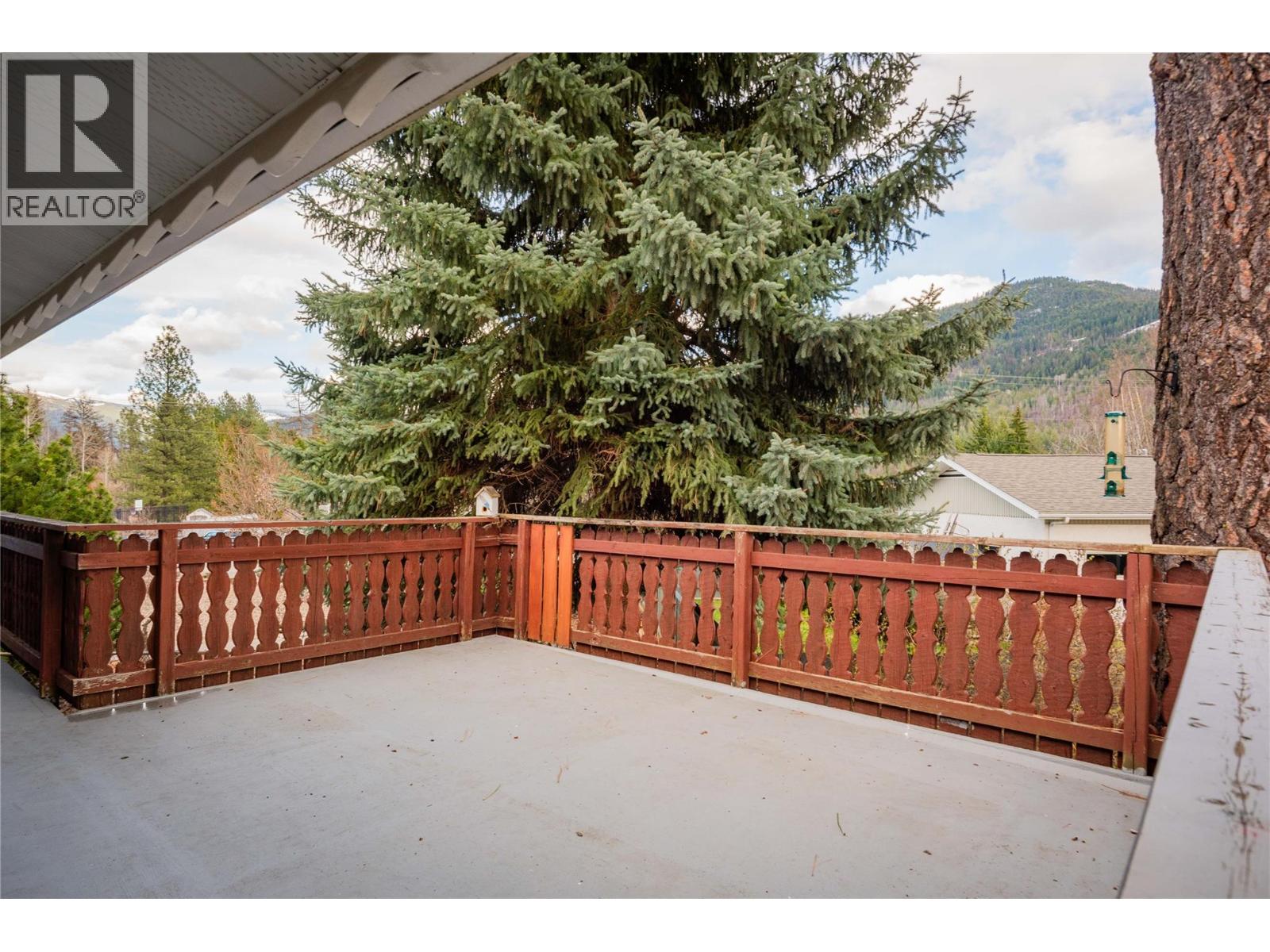 Photo 46 of 425 8th Avenue, Montrose BC