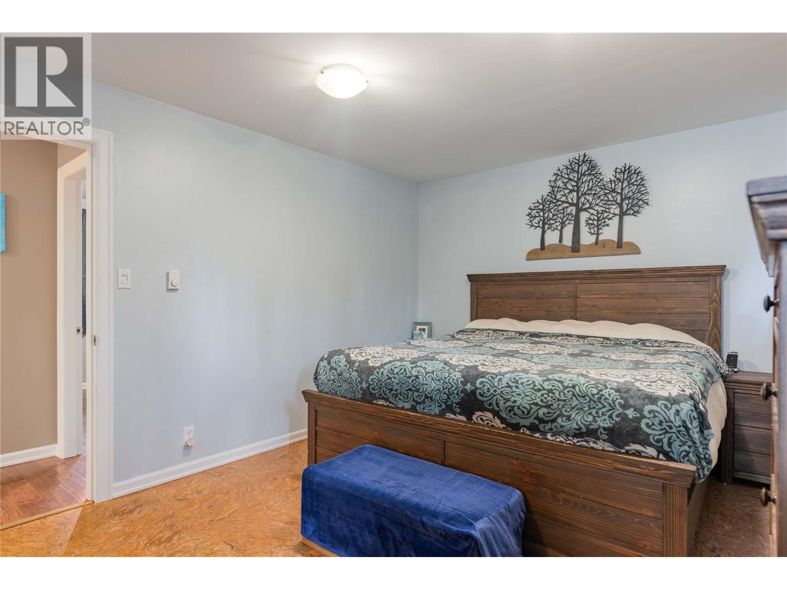 Photo 5 of 425 8th Avenue, Montrose BC