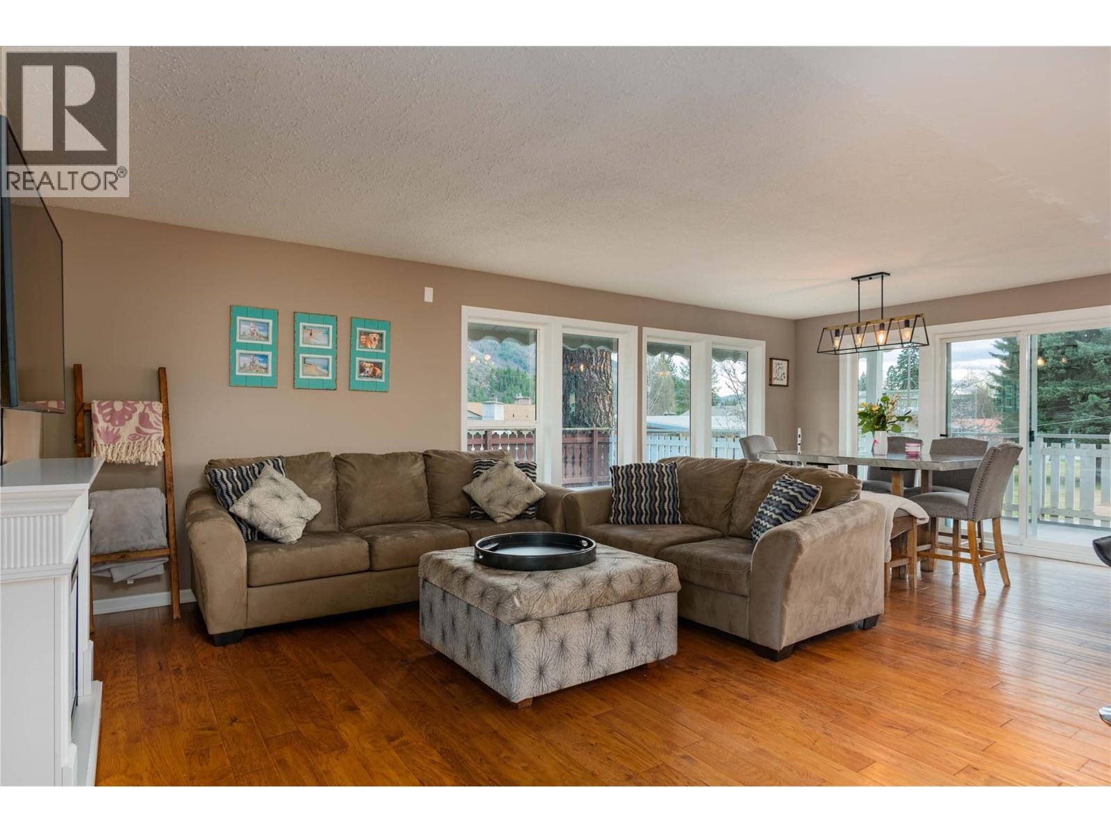 Photo 32 of 425 8th Avenue, Montrose BC