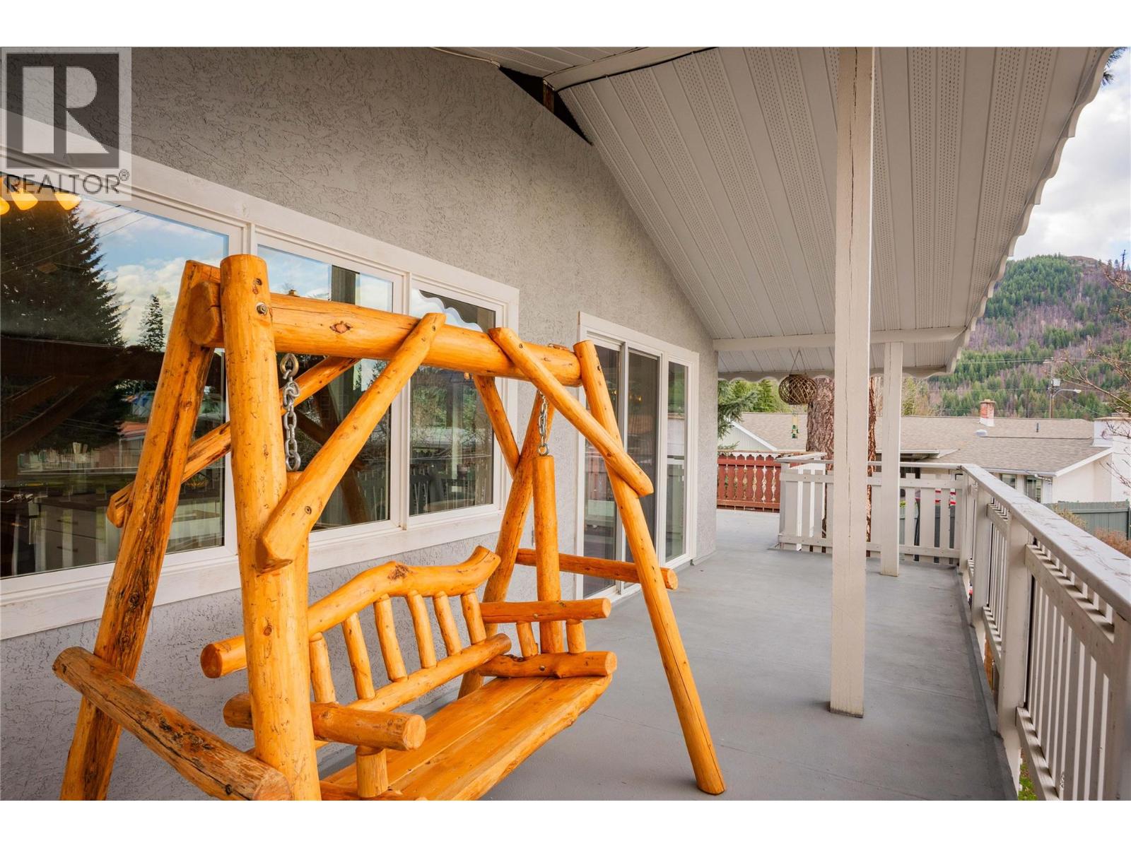Photo 19 of 425 8th Avenue, Montrose BC
