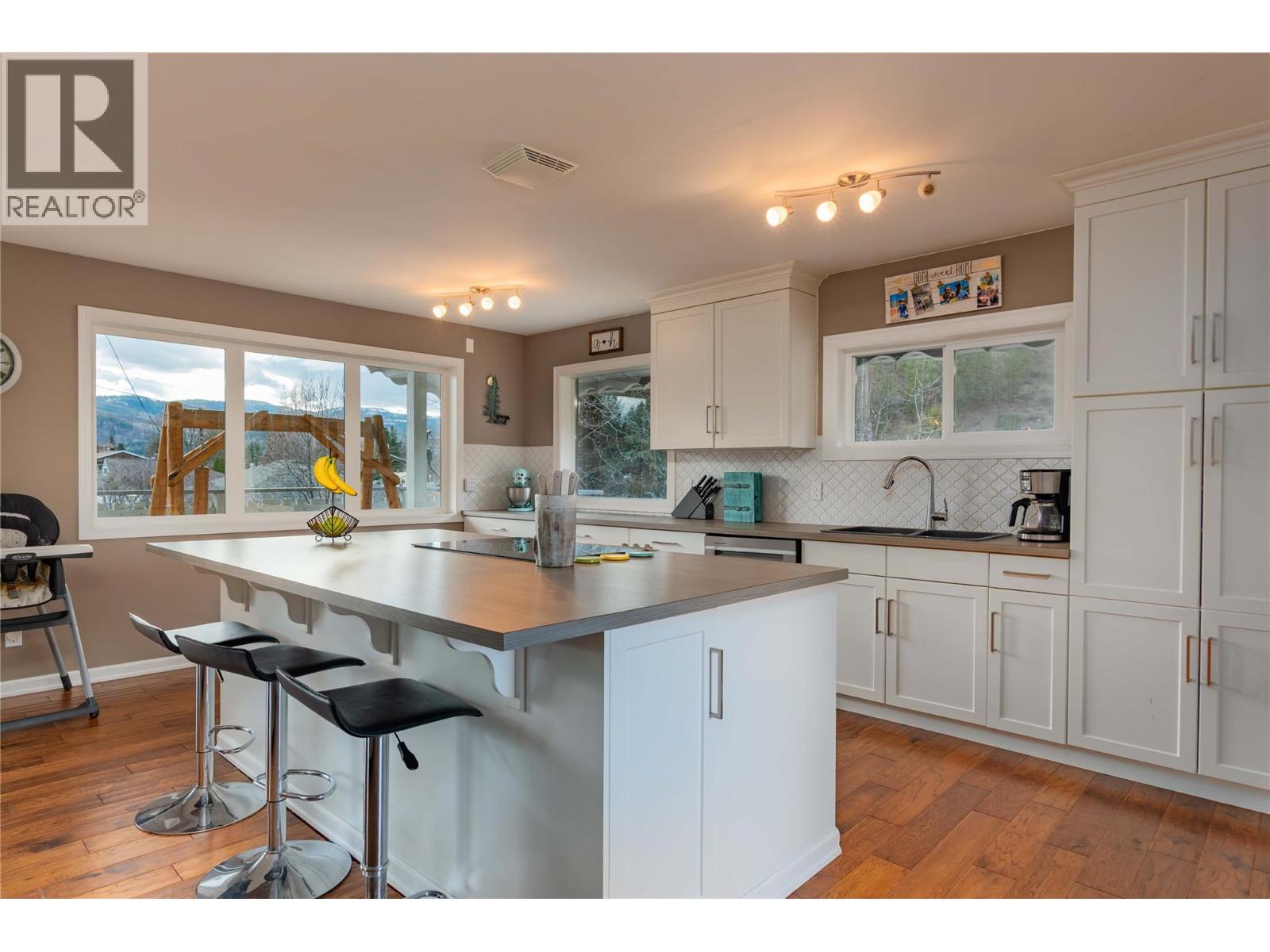 Photo 38 of 425 8th Avenue, Montrose BC