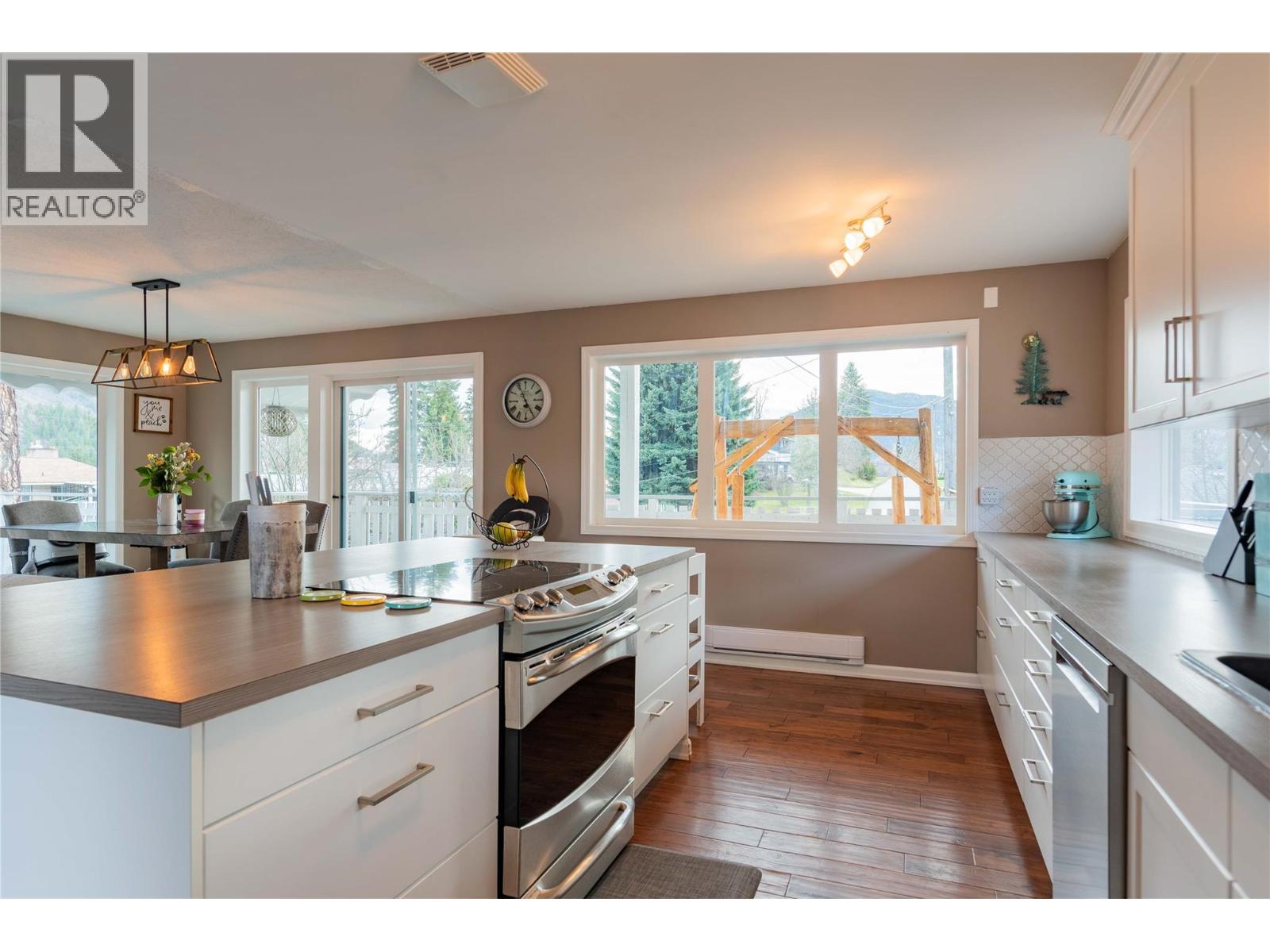 Photo 40 of 425 8th Avenue, Montrose BC