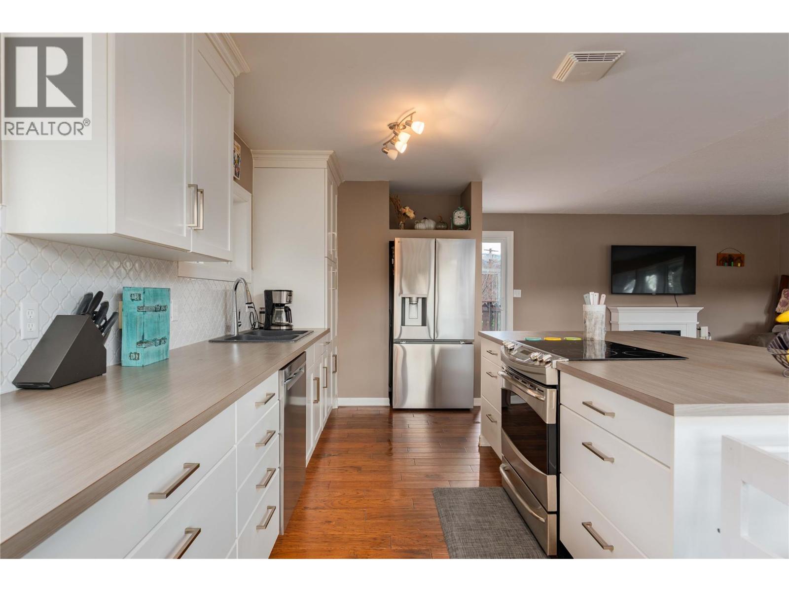 Photo 45 of 425 8th Avenue, Montrose BC