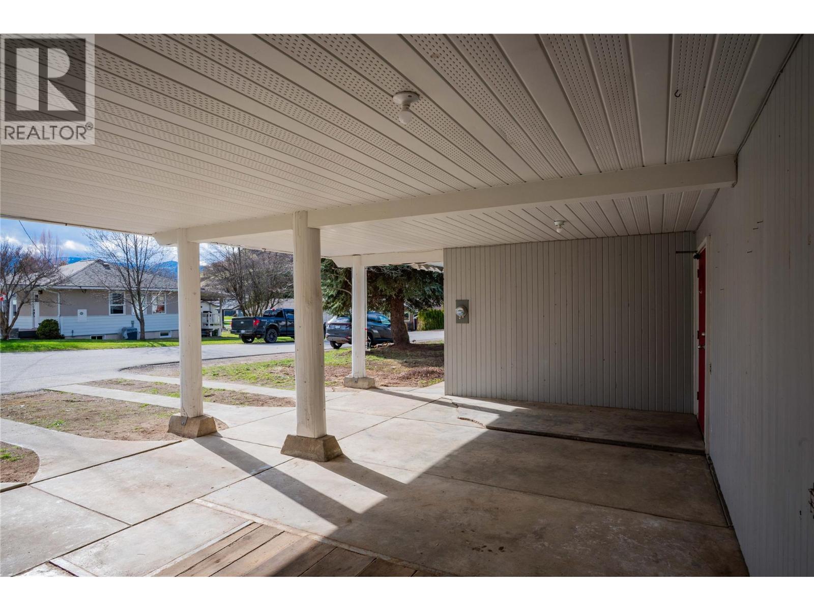 Photo 51 of 425 8th Avenue, Montrose BC