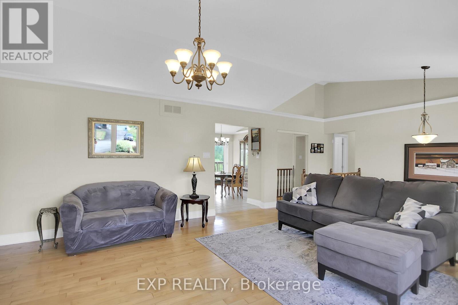Photo 10 of 372 Stonehome Crescent, Mississippi Mills ON