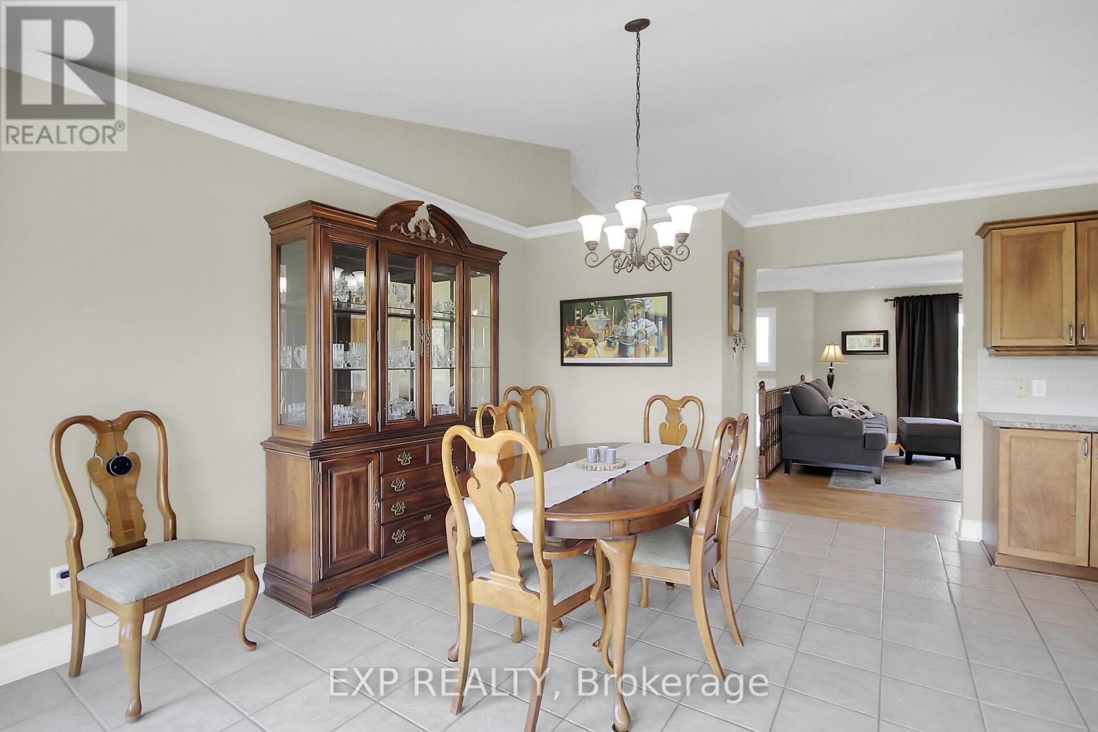 Photo 11 of 372 Stonehome Crescent, Mississippi Mills ON