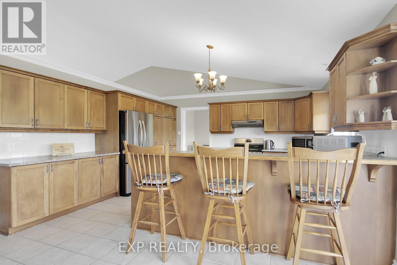 Photo 15 of 372 Stonehome Crescent, Mississippi Mills ON