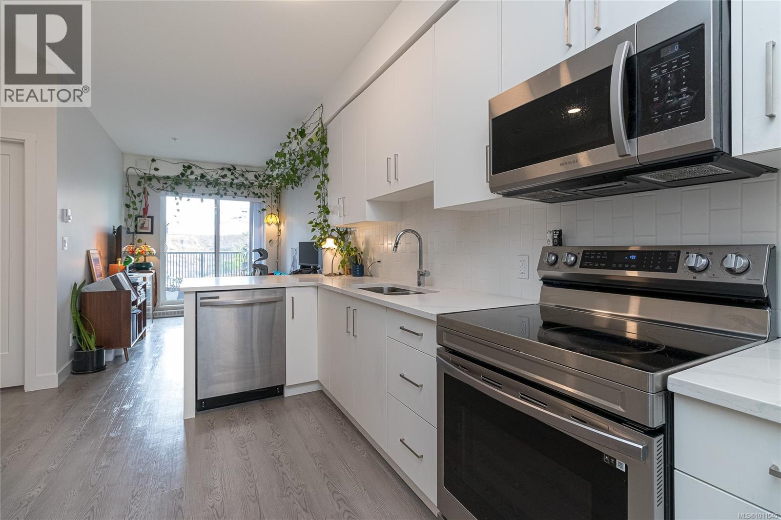 Photo 12 of 207 707 Treanor Ave, Langford BC