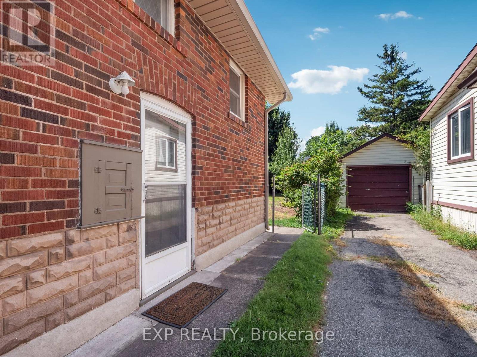 Photo 30 of 5791 Dorchester Road, Niagara Falls ON