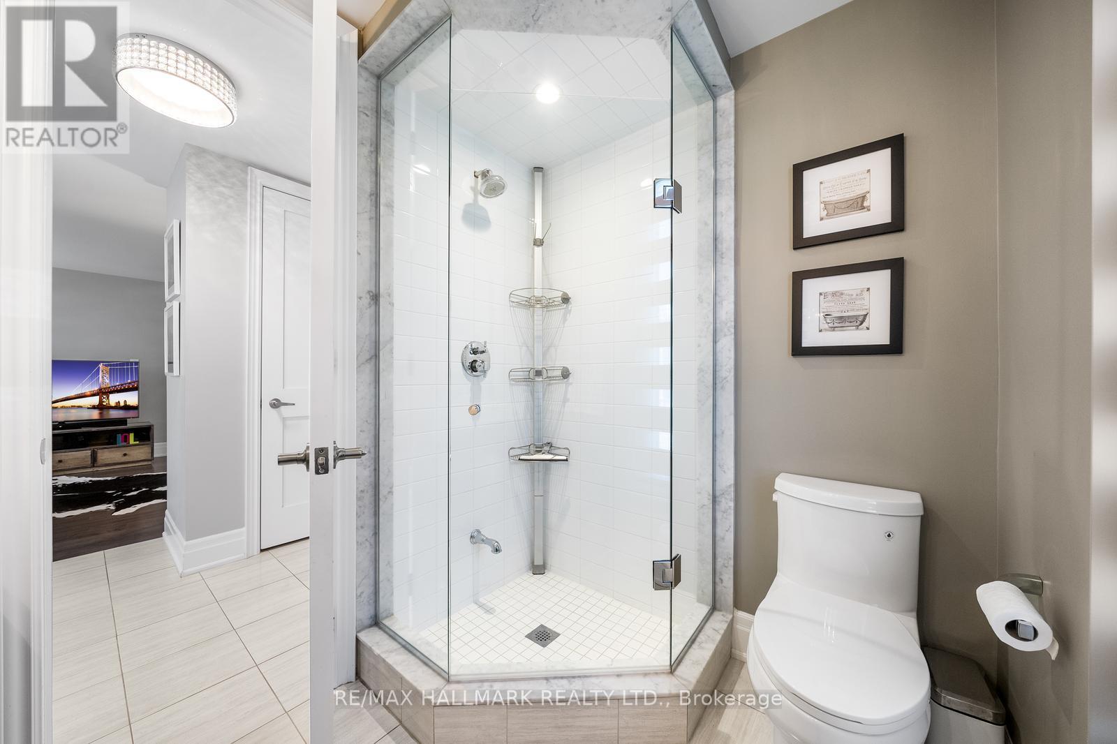 Photo 11 of 15 Carrville Woods Circle, Vaughan ON