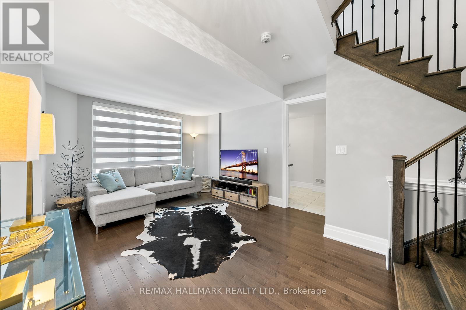 Photo 12 of 15 Carrville Woods Circle, Vaughan ON
