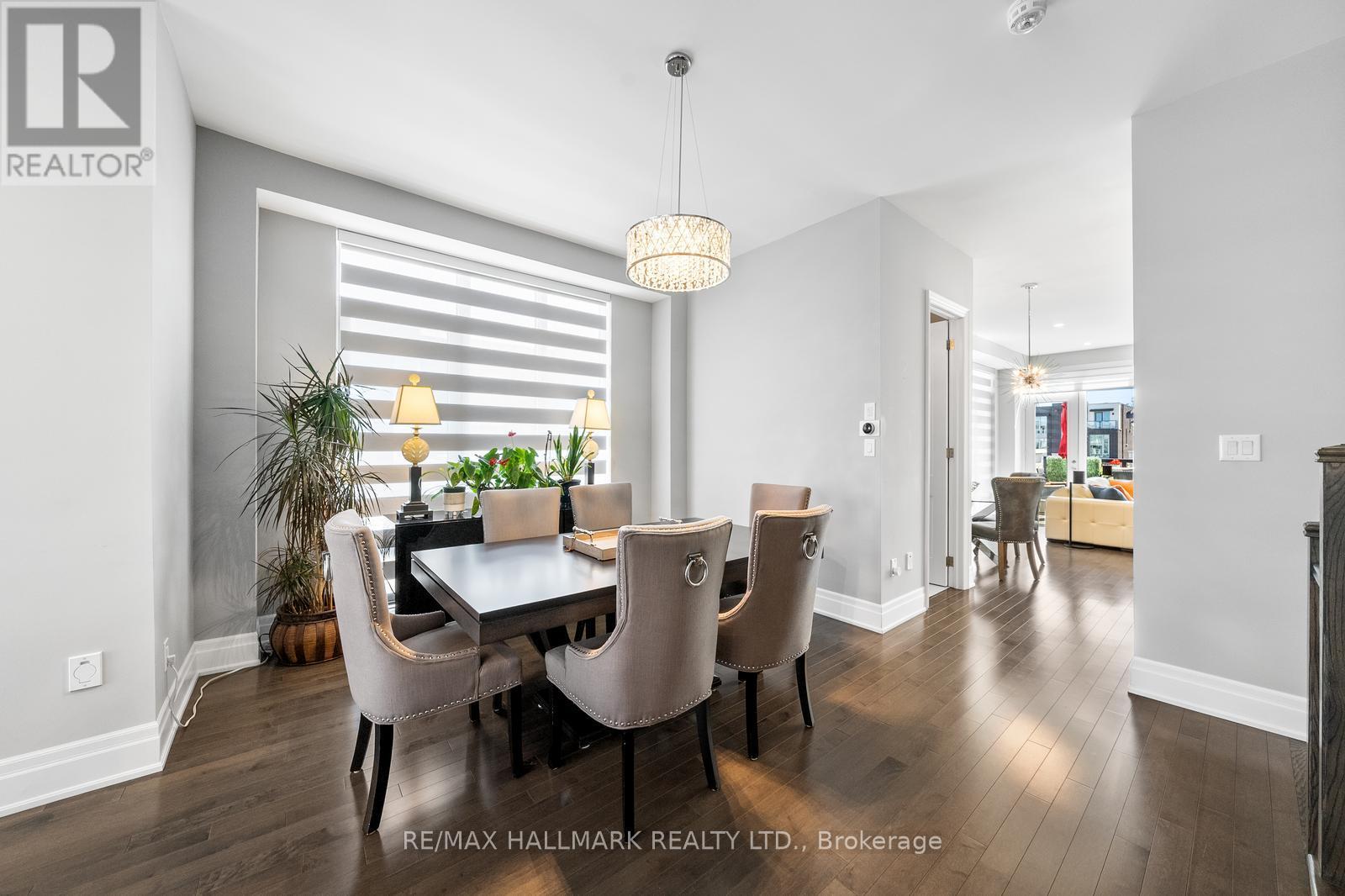 Photo 16 of 15 Carrville Woods Circle, Vaughan ON