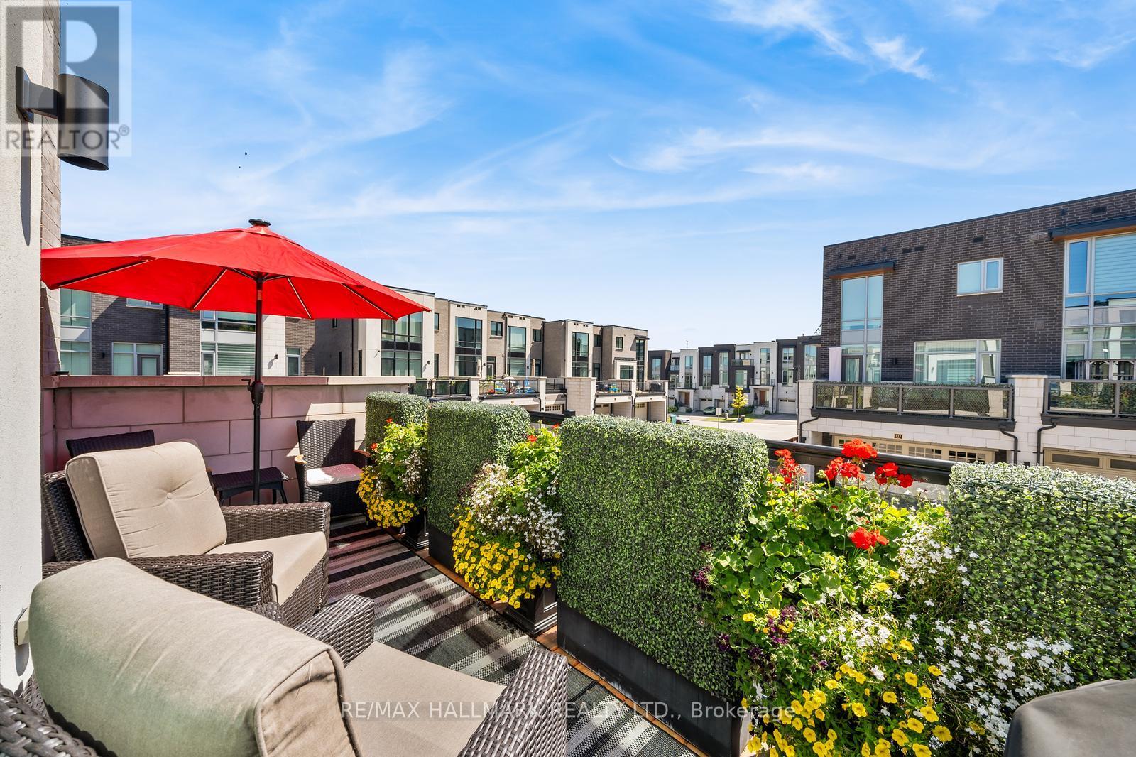 Photo 32 of 15 Carrville Woods Circle, Vaughan ON